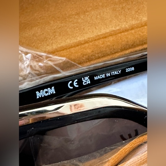 MCM Black & Gold Cat-Eye Sunglasses – Made in Italy – New Condition 🕶️ - Picture 13 of 14